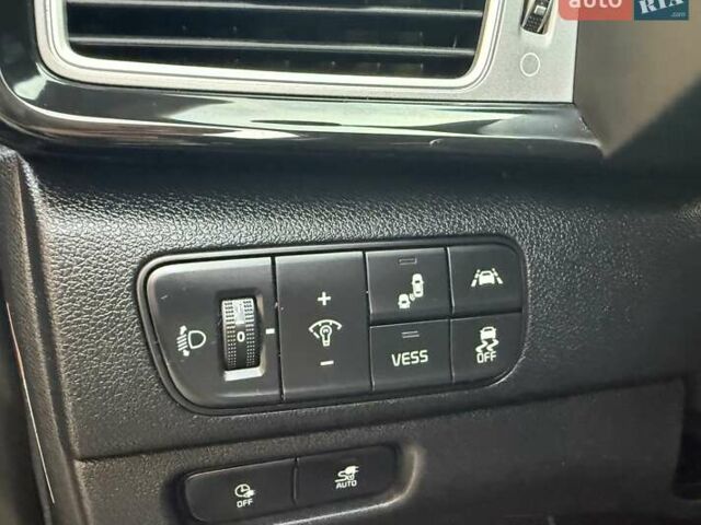 Черный Киа Niro, объемом двигателя 0 л и пробегом 98 тыс. км за 17450 $, фото 46 на Automoto.ua