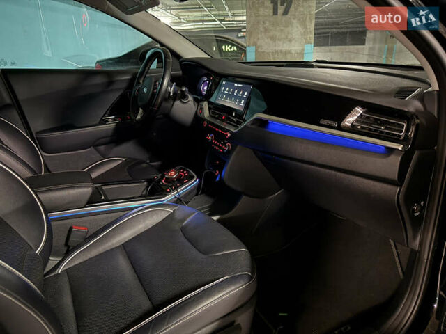 Чорний Кіа Niro, об'ємом двигуна 0 л та пробігом 107 тис. км за 18999 $, фото 7 на Automoto.ua