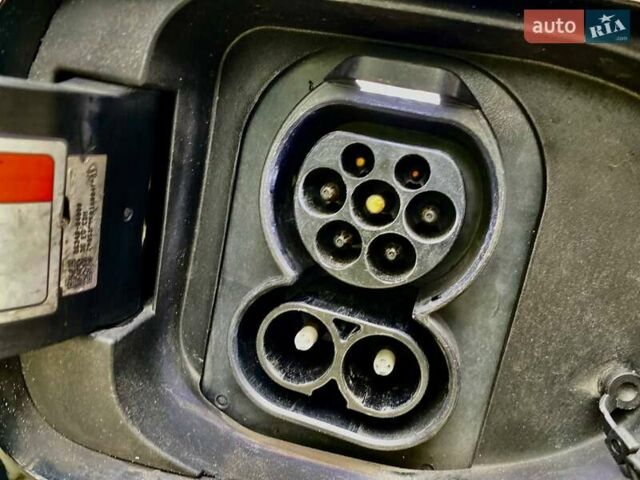 Черный Киа Niro, объемом двигателя 0 л и пробегом 142 тыс. км за 18900 $, фото 17 на Automoto.ua