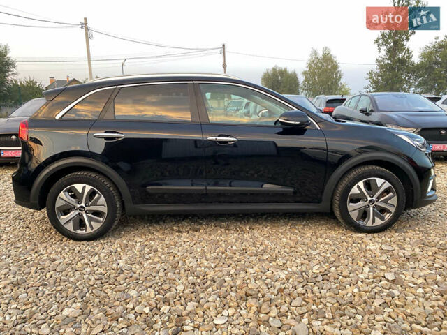 Чорний Кіа Niro, об'ємом двигуна 0 л та пробігом 64 тис. км за 22700 $, фото 24 на Automoto.ua