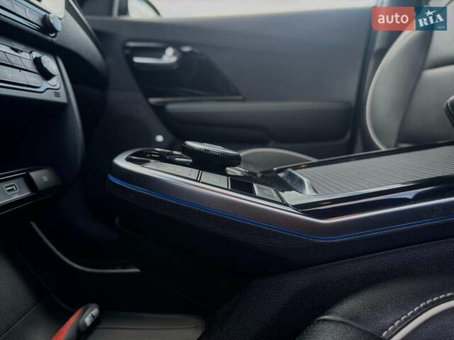Чорний Кіа Niro, об'ємом двигуна 0 л та пробігом 69 тис. км за 23200 $, фото 63 на Automoto.ua