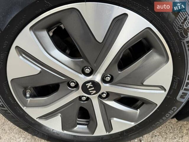 Черный Киа Niro, объемом двигателя 0 л и пробегом 98 тыс. км за 17450 $, фото 31 на Automoto.ua