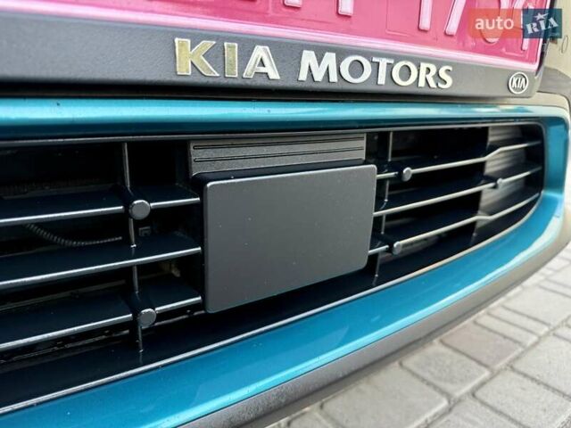 Черный Киа Niro, объемом двигателя 0 л и пробегом 128 тыс. км за 16800 $, фото 26 на Automoto.ua