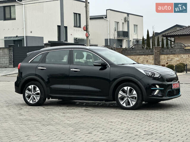 Чорний Кіа Niro, об'ємом двигуна 0 л та пробігом 130 тис. км за 18300 $, фото 5 на Automoto.ua