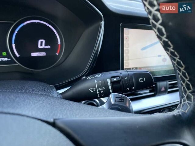Чорний Кіа Niro, об'ємом двигуна 0 л та пробігом 88 тис. км за 22900 $, фото 32 на Automoto.ua
