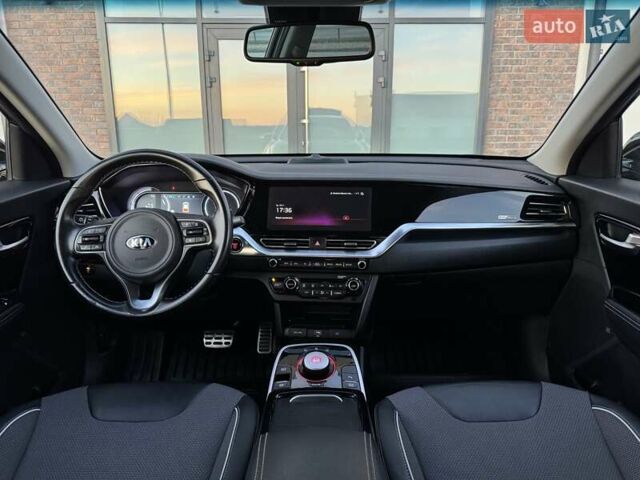 Черный Киа Niro, объемом двигателя 0 л и пробегом 110 тыс. км за 17999 $, фото 2 на Automoto.ua