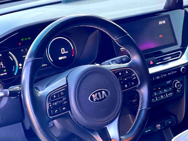 Чорний Кіа Niro, об'ємом двигуна 0.15 л та пробігом 107 тис. км за 20500 $, фото 5 на Automoto.ua