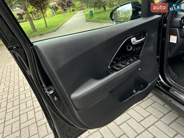 Чорний Кіа Niro, об'ємом двигуна 0 л та пробігом 46 тис. км за 19750 $, фото 40 на Automoto.ua