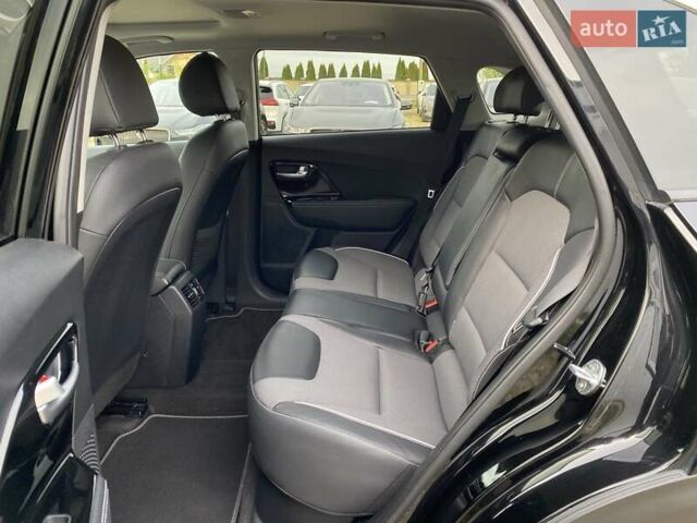 Чорний Кіа Niro, об'ємом двигуна 0 л та пробігом 96 тис. км за 20600 $, фото 64 на Automoto.ua