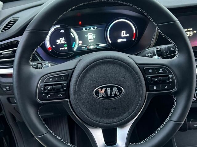 Черный Киа Niro, объемом двигателя 0 л и пробегом 106 тыс. км за 17900 $, фото 18 на Automoto.ua