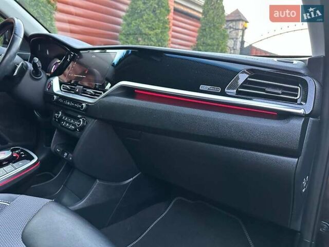 Чорний Кіа Niro, об'ємом двигуна 0 л та пробігом 126 тис. км за 19500 $, фото 31 на Automoto.ua