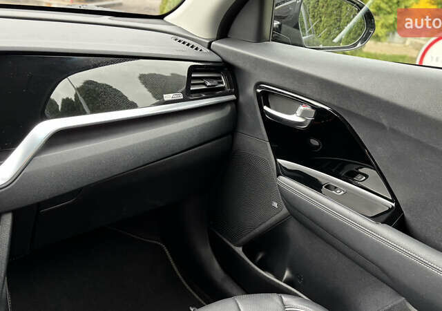 Чорний Кіа Niro, об'ємом двигуна 0 л та пробігом 110 тис. км за 19500 $, фото 54 на Automoto.ua