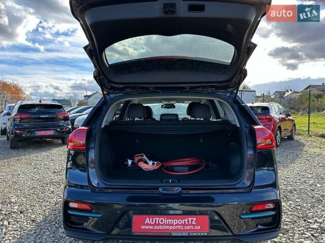 Чорний Кіа Niro, об'ємом двигуна 0 л та пробігом 68 тис. км за 24200 $, фото 82 на Automoto.ua
