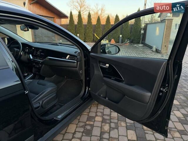Чорний Кіа Niro, об'ємом двигуна 0 л та пробігом 69 тис. км за 21500 $, фото 37 на Automoto.ua