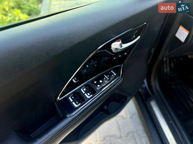 Черный Киа Niro, объемом двигателя 0 л и пробегом 165 тыс. км за 16999 $, фото 44 на Automoto.ua