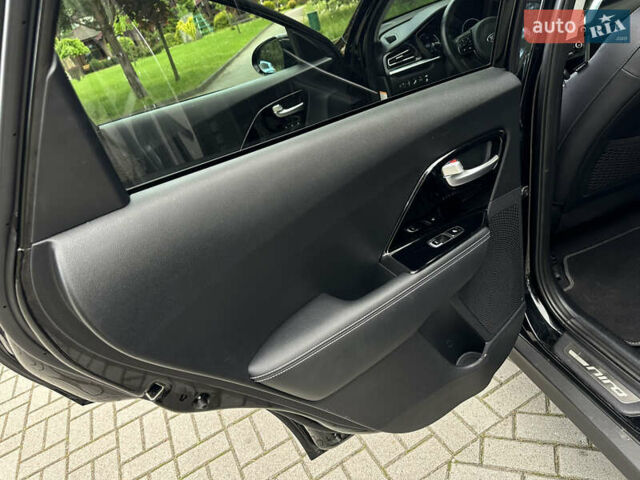 Чорний Кіа Niro, об'ємом двигуна 0 л та пробігом 46 тис. км за 19750 $, фото 56 на Automoto.ua