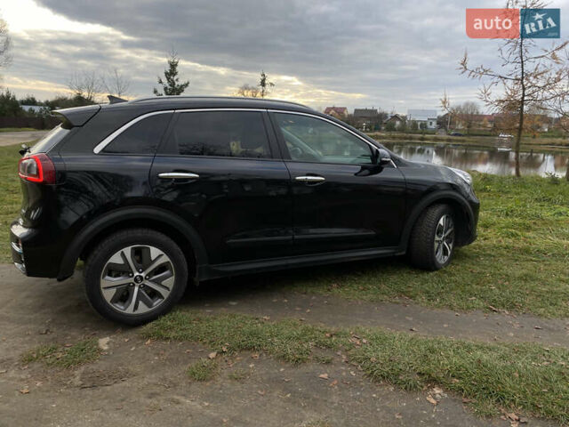 Чорний Кіа Niro, об'ємом двигуна 0 л та пробігом 139 тис. км за 16600 $, фото 3 на Automoto.ua