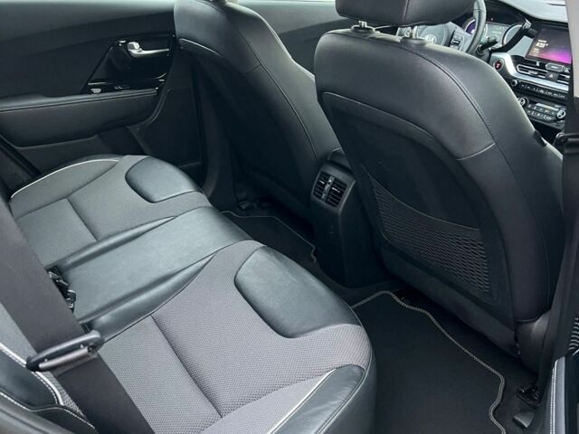 Черный Киа Niro, объемом двигателя 0 л и пробегом 106 тыс. км за 17900 $, фото 6 на Automoto.ua