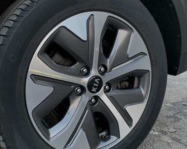 Черный Киа Niro, объемом двигателя 0 л и пробегом 110 тыс. км за 19250 $, фото 14 на Automoto.ua