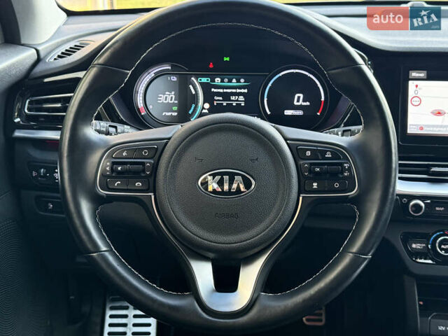 Черный Киа Niro, объемом двигателя 0 л и пробегом 50 тыс. км за 23499 $, фото 48 на Automoto.ua