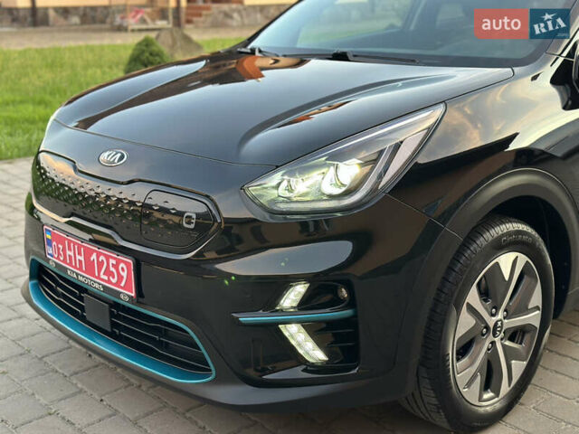 Черный Киа Niro, объемом двигателя 0 л и пробегом 152 тыс. км за 18450 $, фото 1 на Automoto.ua