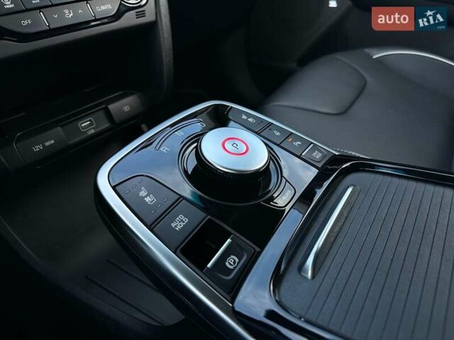 Чорний Кіа Niro, об'ємом двигуна 0 л та пробігом 68 тис. км за 24200 $, фото 73 на Automoto.ua