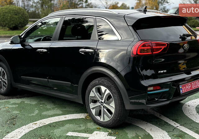 Чорний Кіа Niro, об'ємом двигуна 0 л та пробігом 110 тис. км за 19500 $, фото 48 на Automoto.ua