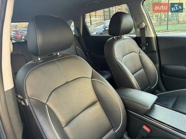 Черный Киа Niro, объемом двигателя 0 л и пробегом 105 тыс. км за 20500 $, фото 65 на Automoto.ua