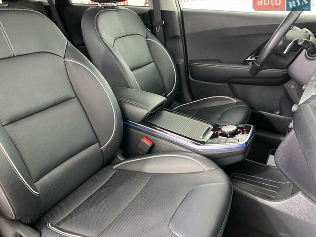 Чорний Кіа Niro, об'ємом двигуна 0 л та пробігом 70 тис. км за 22350 $, фото 12 на Automoto.ua