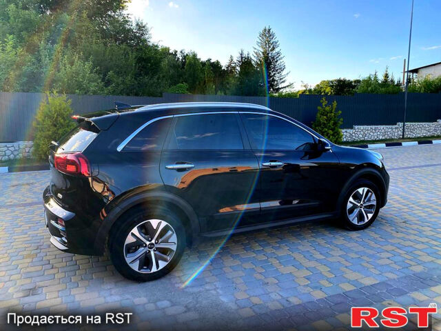 Чорний Кіа Niro, об'ємом двигуна 0.15 л та пробігом 107 тис. км за 20500 $, фото 2 на Automoto.ua