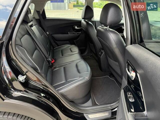 Черный Киа Niro, объемом двигателя 0 л и пробегом 84 тыс. км за 19500 $, фото 6 на Automoto.ua