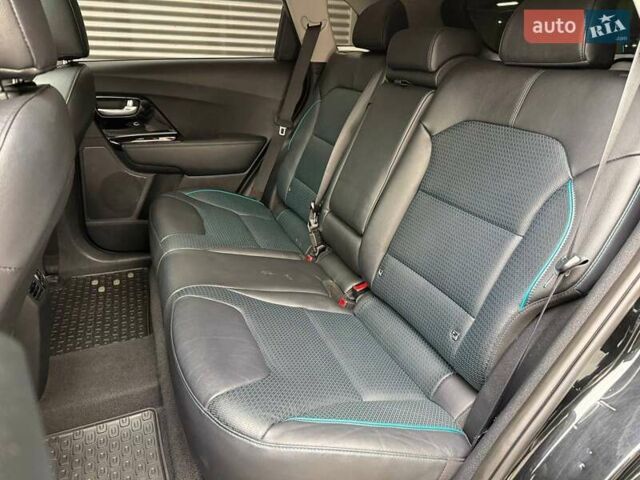 Чорний Кіа Niro, об'ємом двигуна 0 л та пробігом 89 тис. км за 22990 $, фото 11 на Automoto.ua