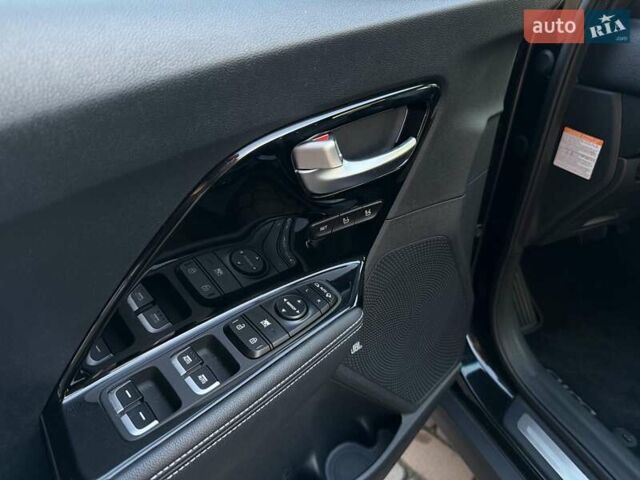 Чорний Кіа Niro, об'ємом двигуна 0 л та пробігом 69 тис. км за 21500 $, фото 17 на Automoto.ua