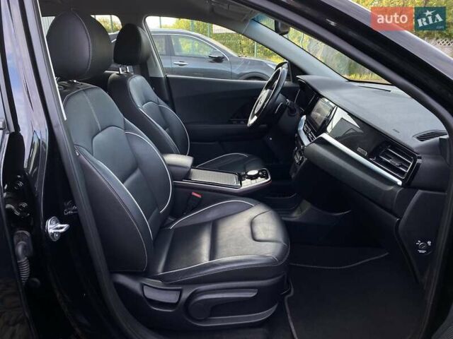 Чорний Кіа Niro, об'ємом двигуна 0 л та пробігом 88 тис. км за 22900 $, фото 60 на Automoto.ua