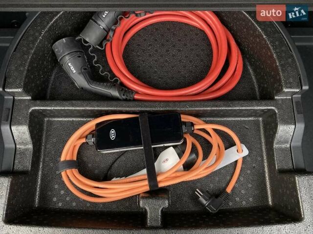 Чорний Кіа Niro, об'ємом двигуна 0 л та пробігом 96 тис. км за 20600 $, фото 67 на Automoto.ua