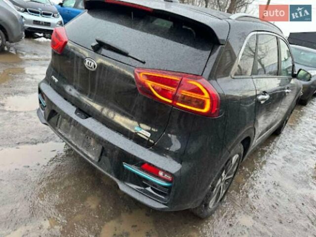Чорний Кіа Niro, об'ємом двигуна 0 л та пробігом 143 тис. км за 17800 $, фото 8 на Automoto.ua