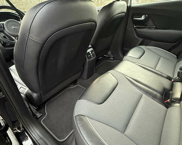 Чорний Кіа Niro, об'ємом двигуна 0 л та пробігом 93 тис. км за 18900 $, фото 11 на Automoto.ua