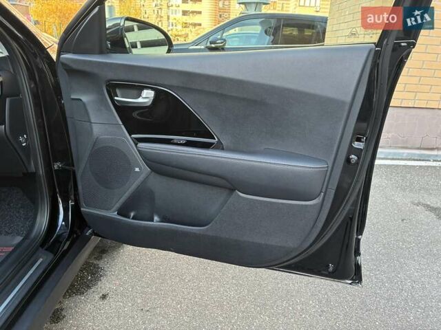 Черный Киа Niro, объемом двигателя 0 л и пробегом 105 тыс. км за 20500 $, фото 61 на Automoto.ua