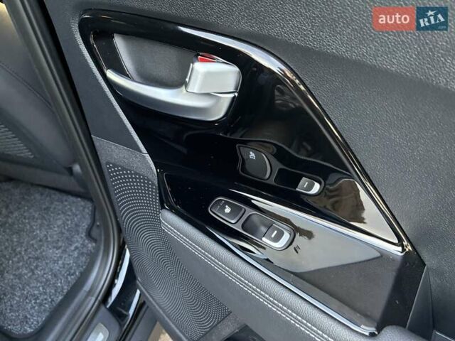 Черный Киа Niro, объемом двигателя 0 л и пробегом 105 тыс. км за 20500 $, фото 50 на Automoto.ua