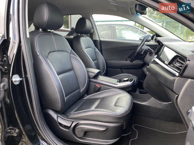 Чорний Кіа Niro, об'ємом двигуна 0 л та пробігом 64 тис. км за 22700 $, фото 103 на Automoto.ua