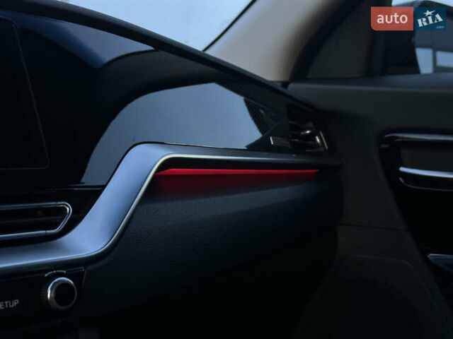 Чорний Кіа Niro, об'ємом двигуна 0 л та пробігом 98 тис. км за 19400 $, фото 45 на Automoto.ua