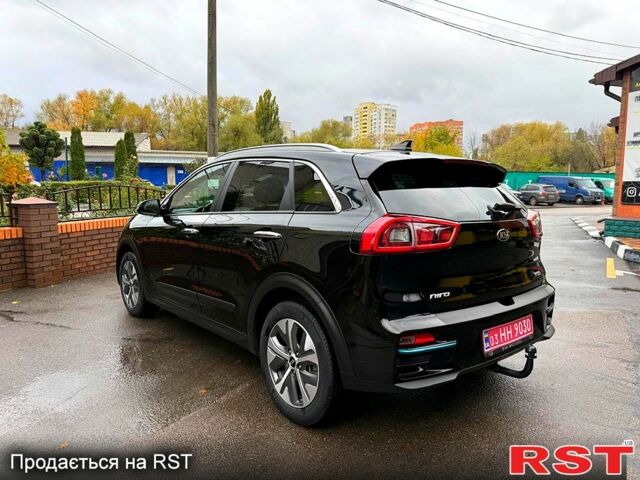 Черный Киа Niro, объемом двигателя 64 л и пробегом 85 тыс. км за 19500 $, фото 1 на Automoto.ua