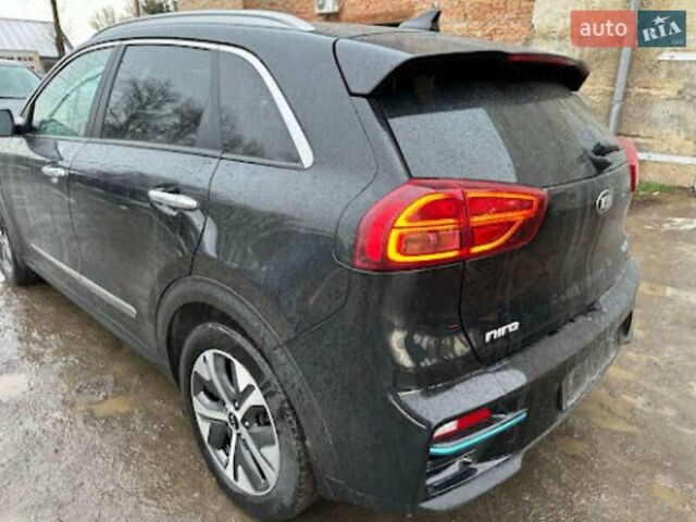 Чорний Кіа Niro, об'ємом двигуна 0 л та пробігом 143 тис. км за 17800 $, фото 9 на Automoto.ua