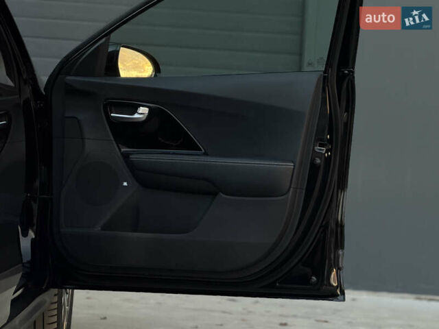 Черный Киа Niro, объемом двигателя 0 л и пробегом 142 тыс. км за 18900 $, фото 34 на Automoto.ua