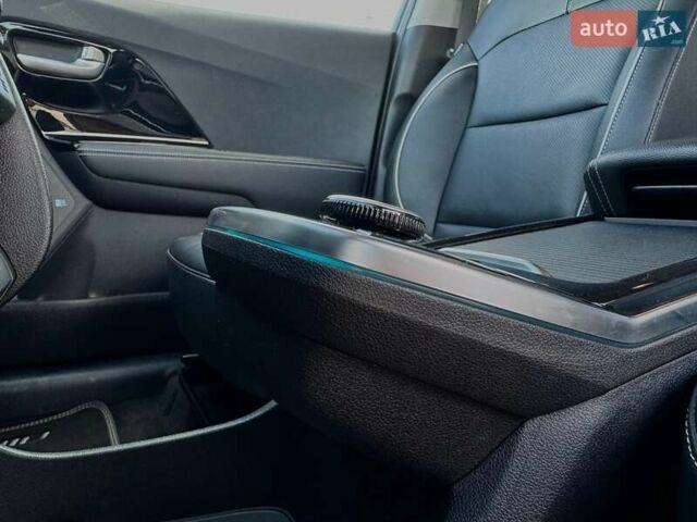 Чорний Кіа Niro, об'ємом двигуна 0 л та пробігом 69 тис. км за 23200 $, фото 62 на Automoto.ua