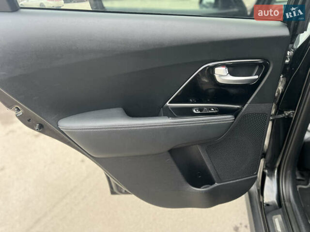 Чорний Кіа Niro, об'ємом двигуна 0 л та пробігом 140 тис. км за 17999 $, фото 34 на Automoto.ua