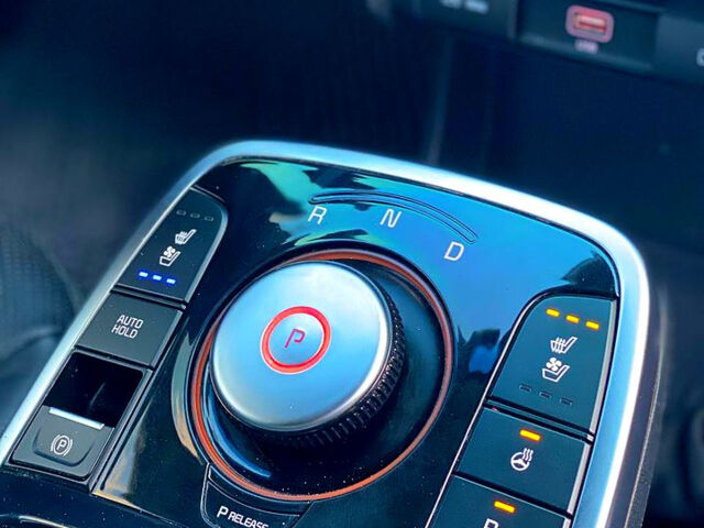 Чорний Кіа Niro, об'ємом двигуна 0.15 л та пробігом 107 тис. км за 20500 $, фото 11 на Automoto.ua