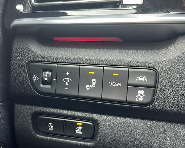 Чорний Кіа Niro, об'ємом двигуна 0 л та пробігом 81 тис. км за 19999 $, фото 10 на Automoto.ua