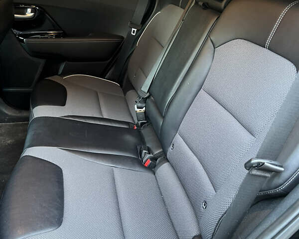 Чорний Кіа Niro, об'ємом двигуна 0 л та пробігом 149 тис. км за 18999 $, фото 9 на Automoto.ua