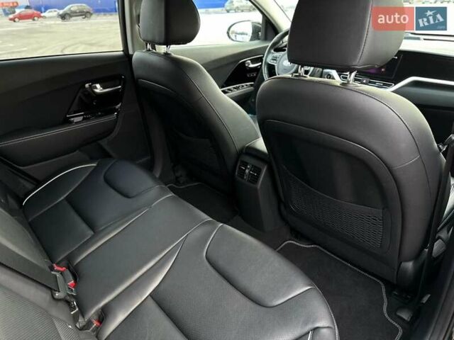 Чорний Кіа Niro, об'ємом двигуна 0 л та пробігом 148 тис. км за 18600 $, фото 20 на Automoto.ua
